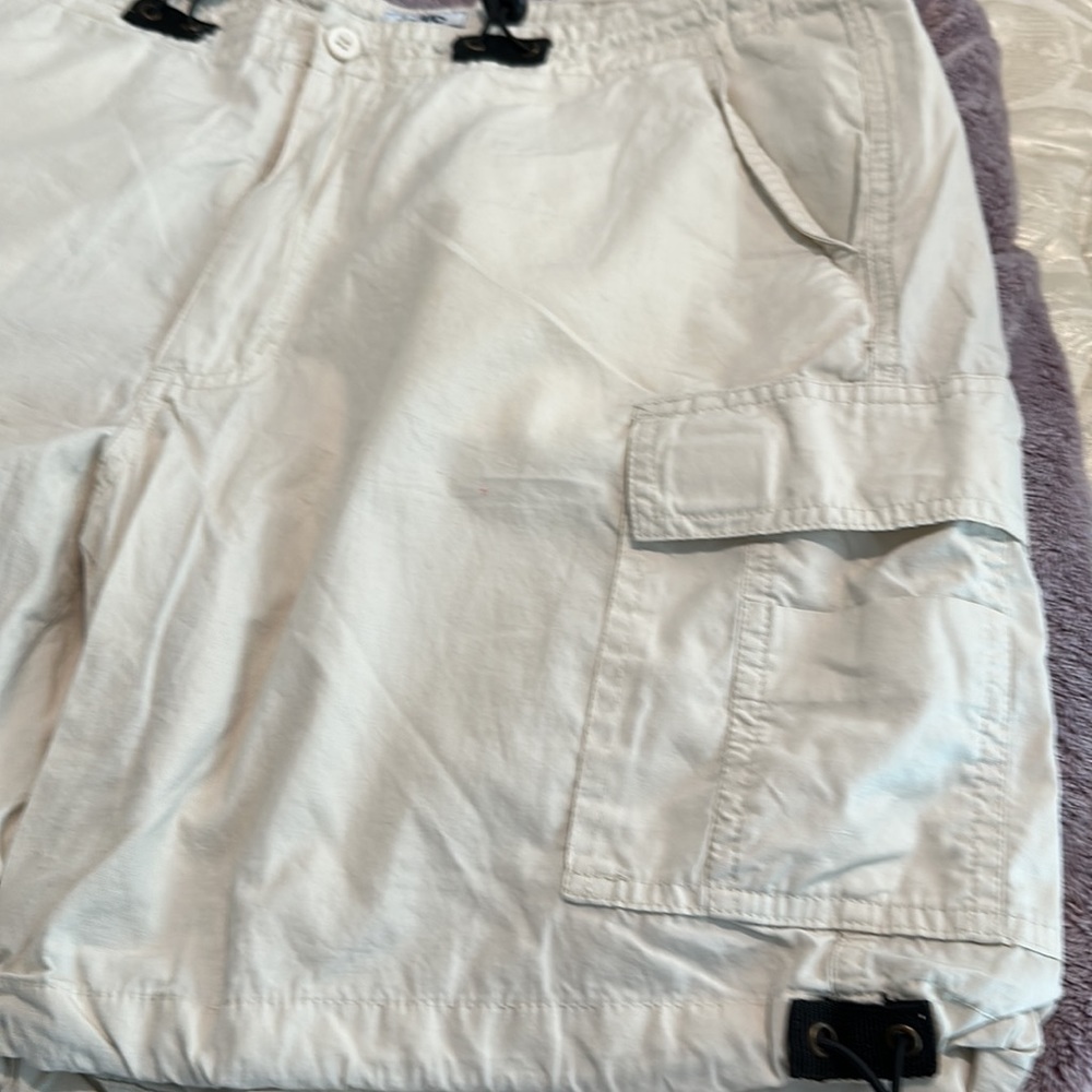 Basic Cargo Shorts - Picture 2 of 10